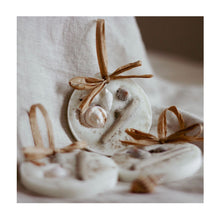  A beach themed scented wax melt decoration from Bobella Co. in their Sea Salt & Driftwood scent. 
